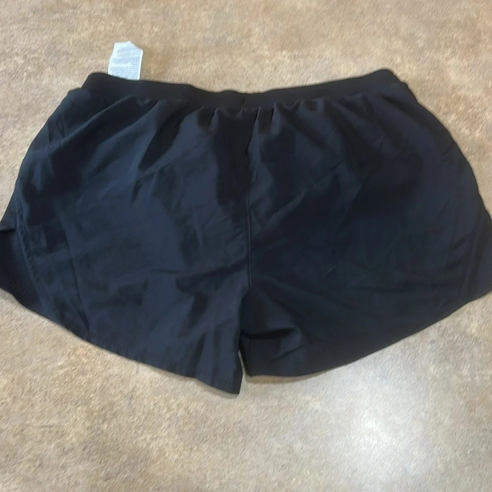 Women’s Under Armour Black Athletic Shorts Lightweight Breathable size medium